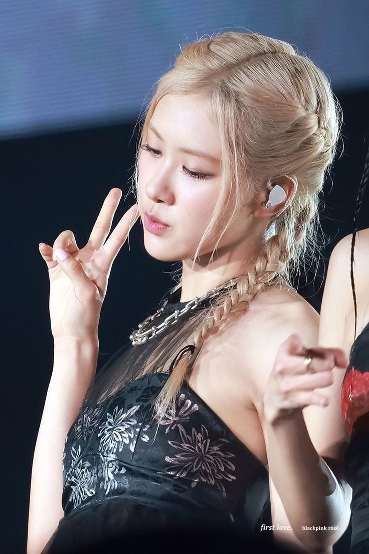 Mái tóc xơ xác thảm hại của Rosé- Ảnh 3.