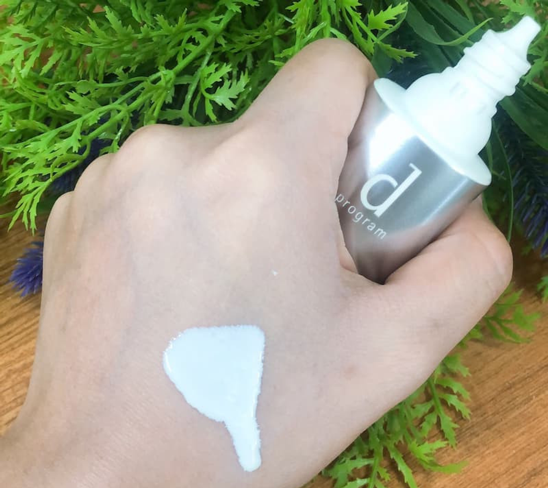 Không bóng - không bí - không bết: 5 kem chống nắng mỏng nhẹ hoàn hảo cho da dầu - Ảnh 8. Không bóng - không bí - không bết: 5 kem chống nắng mỏng nhẹ hoàn hảo cho da dầu - Ảnh 8.