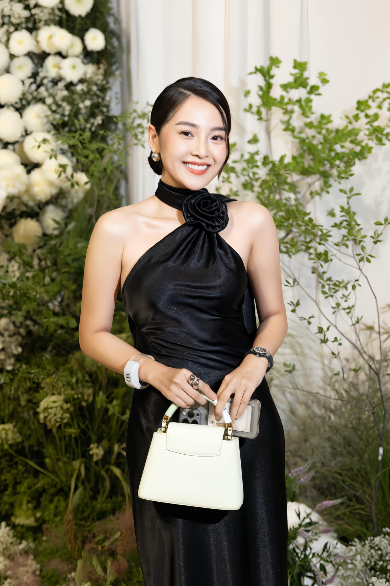 Mỹ nhân có cái tên kỳ lạ nhất Việt Nam: Đẹp sang như dát vàng lên mặt, mới 15 tuổi đã nổi tiếng khắp cả nước - Ảnh 2. Mỹ nhân có cái tên kỳ lạ nhất Việt Nam: Đẹp sang như dát vàng lên mặt, mới 15 tuổi đã nổi tiếng khắp cả nước - Ảnh 2.