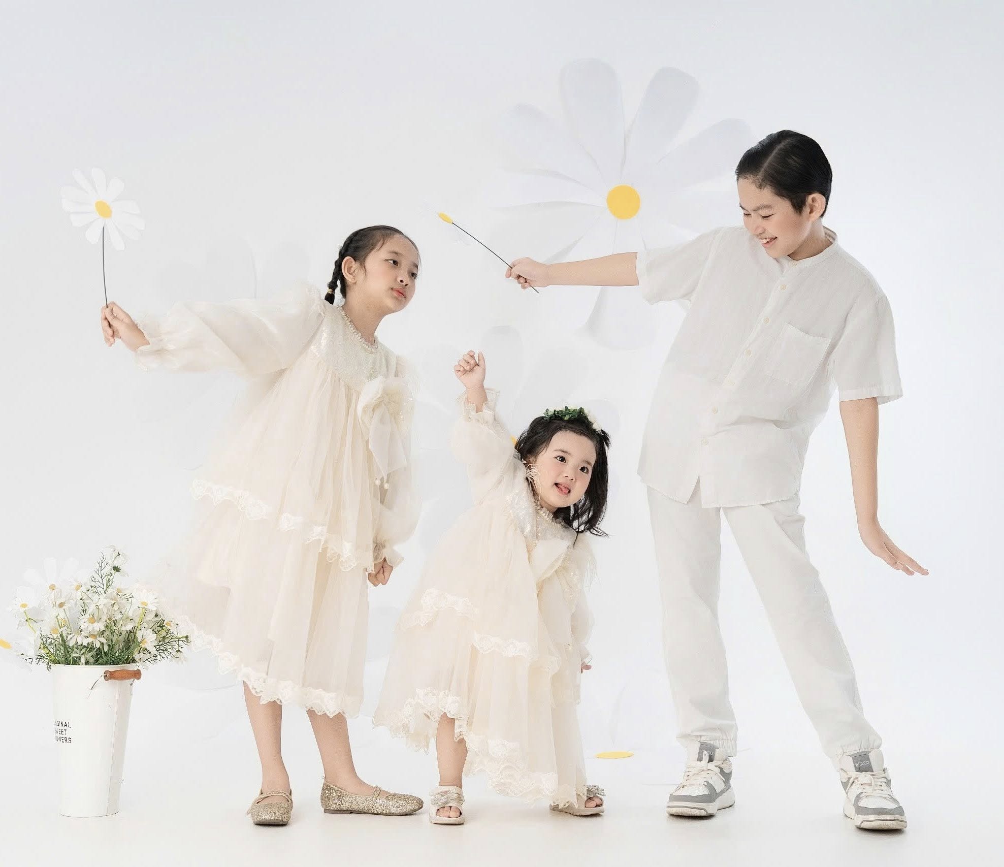 3 thiên thần nhỏ nhà Khánh Thi Phan Hiển đẹp như tranh- Ảnh 6. 3 thiên thần nhỏ nhà Khánh Thi Phan Hiển đẹp như tranh- Ảnh 6.