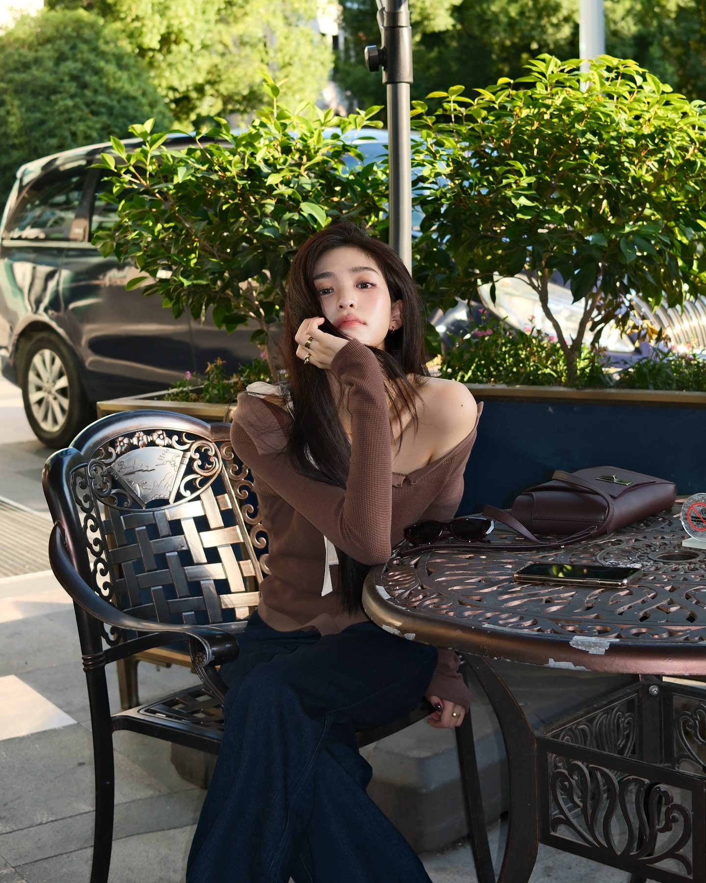 Thời tiết này mặc áo len mỏng là hợp lý nhất: 10 cách phối đơn giản, ai diện cũng đẹp - Ảnh 8. Thời tiết này mặc áo len mỏng là hợp lý nhất: 10 cách phối đơn giản, ai diện cũng đẹp - Ảnh 8.