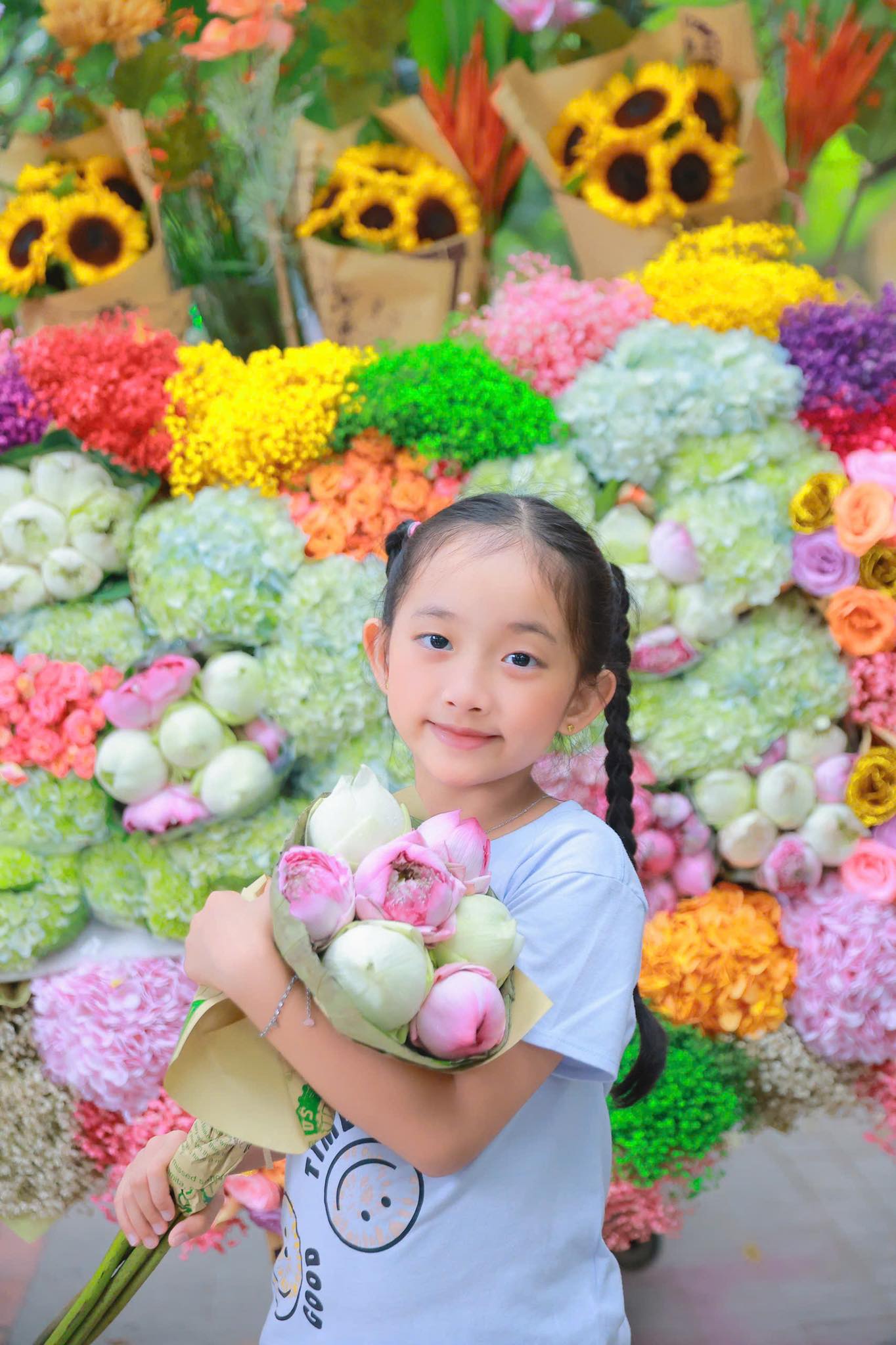 3 thiên thần nhỏ nhà Khánh Thi Phan Hiển đẹp như tranh- Ảnh 4. 3 thiên thần nhỏ nhà Khánh Thi Phan Hiển đẹp như tranh- Ảnh 4.