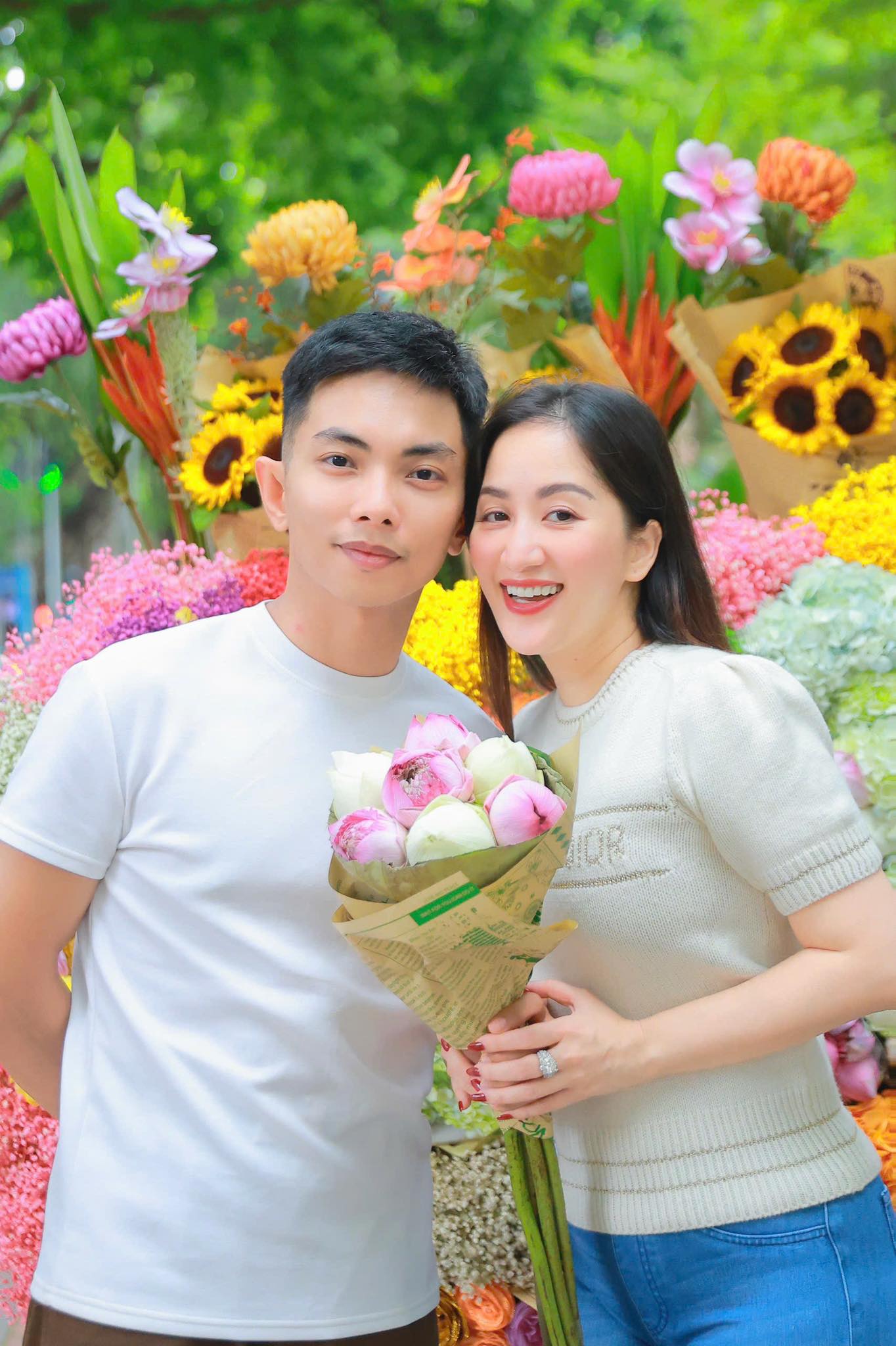 3 thiên thần nhỏ nhà Khánh Thi Phan Hiển đẹp như tranh- Ảnh 2. 3 thiên thần nhỏ nhà Khánh Thi Phan Hiển đẹp như tranh- Ảnh 2.