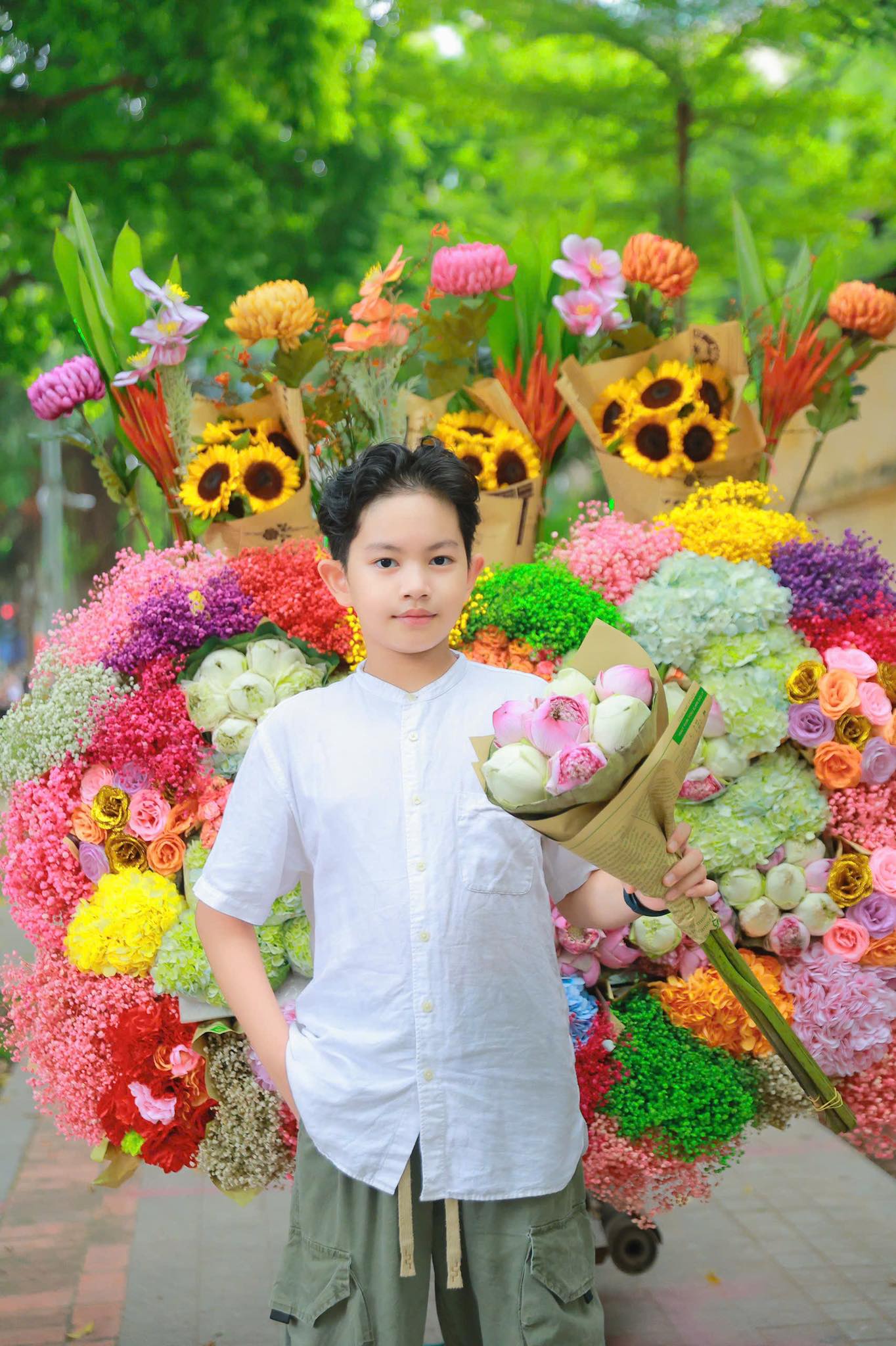 3 thiên thần nhỏ nhà Khánh Thi Phan Hiển đẹp như tranh- Ảnh 3. 3 thiên thần nhỏ nhà Khánh Thi Phan Hiển đẹp như tranh- Ảnh 3.