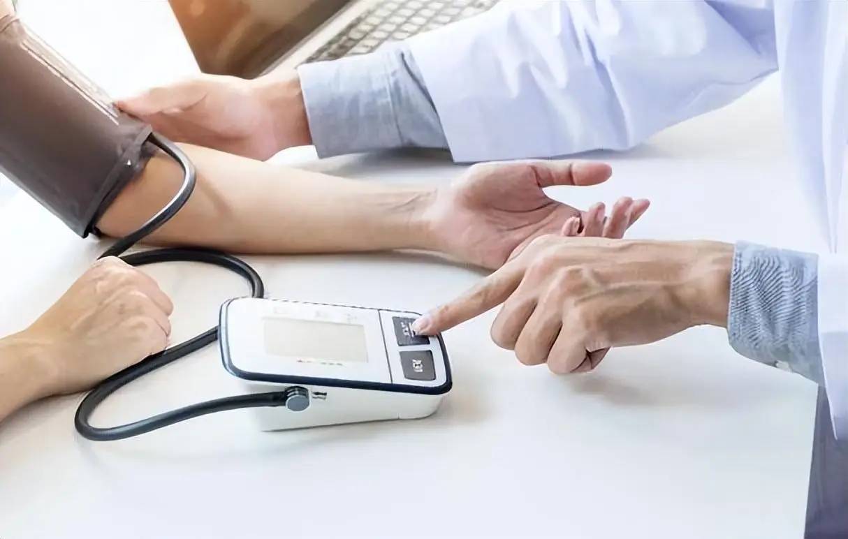 90% bệnh nhân đột quỵ đã liên tục thực hiện 3 điều nhỏ này trước khi bị đột quỵ, có thể bạn đang thực hiện điều thứ 2 ngay lúc này!- Ảnh 1.