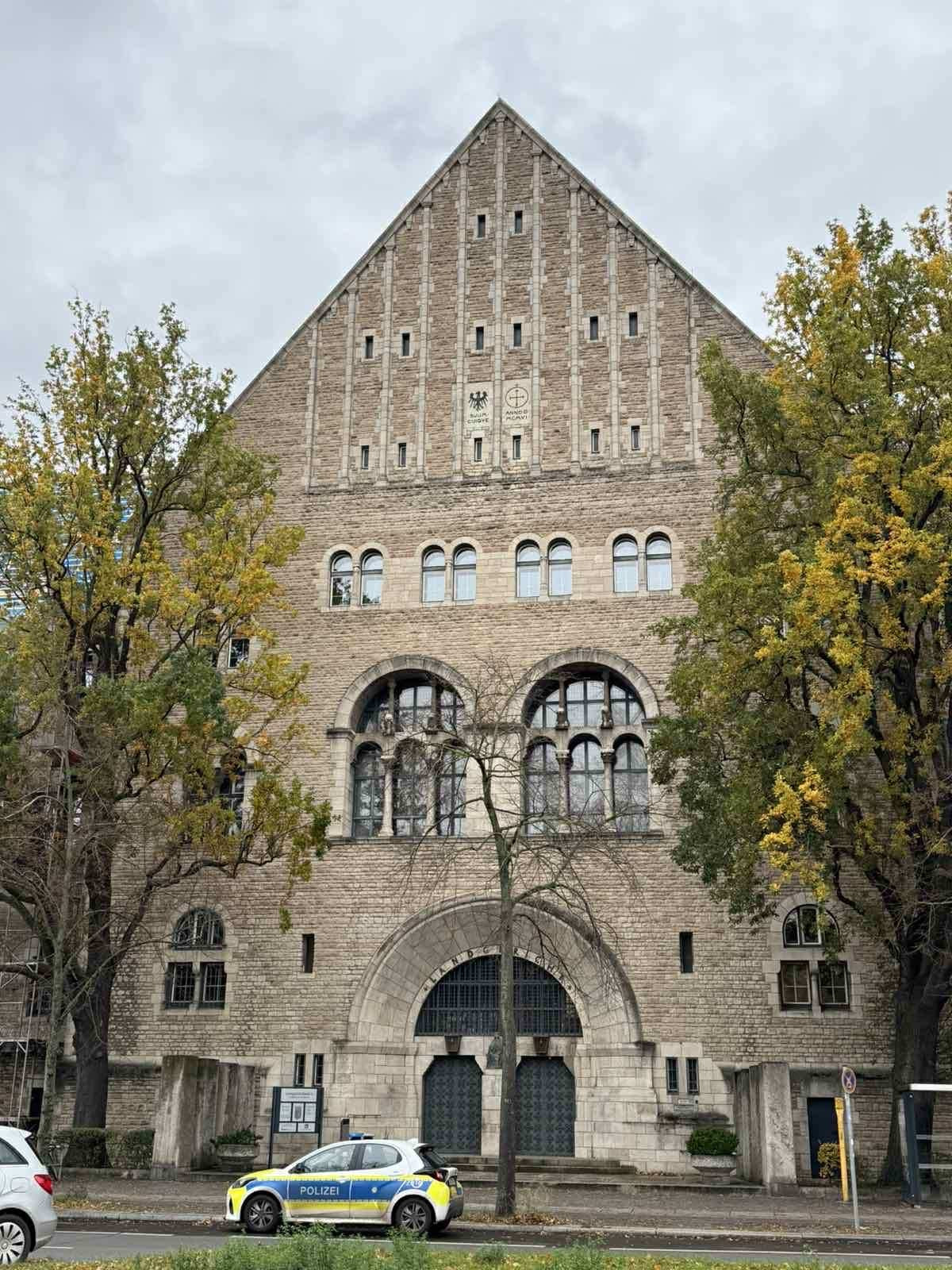 Đã có phán quyết mới nhất vụ Vingroup kiện Lê Trung Khoa có hành vi phỉ báng - Ảnh 1. Đã có phán quyết mới nhất vụ Vingroup kiện Lê Trung Khoa có hành vi phỉ báng - Ảnh 1.