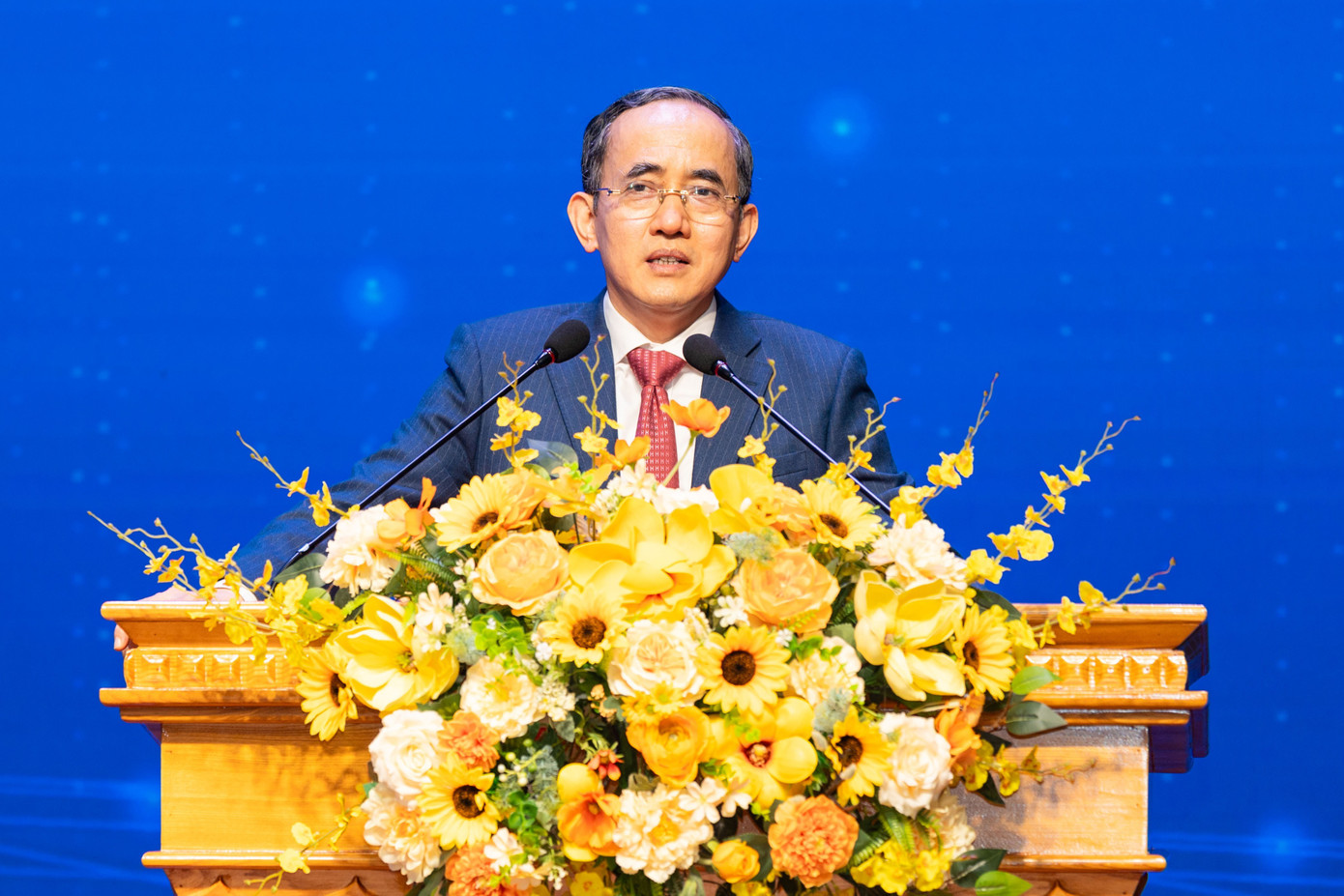 Tỉ phú có tài sản 9.000 tỉ đồng chính thức được thông qua chức danh giáo sư - Ảnh 1.