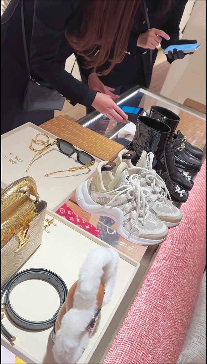 Đoàn Di Băng tiêu tiền ác- Ảnh 9. Đoàn Di Băng tiêu tiền ác- Ảnh 9.