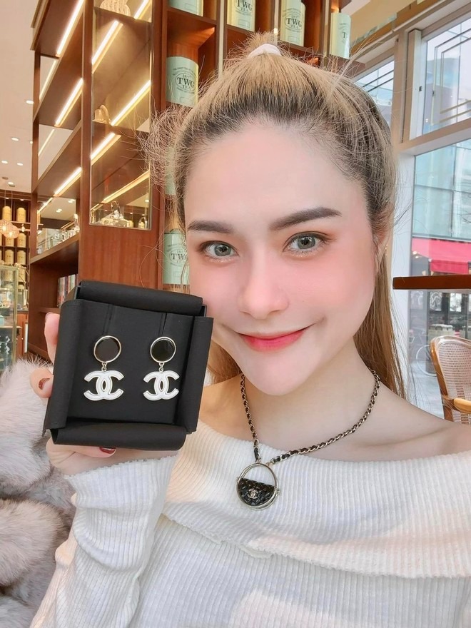 Đoàn Di Băng tiêu tiền ác- Ảnh 10. Đoàn Di Băng tiêu tiền ác- Ảnh 10.