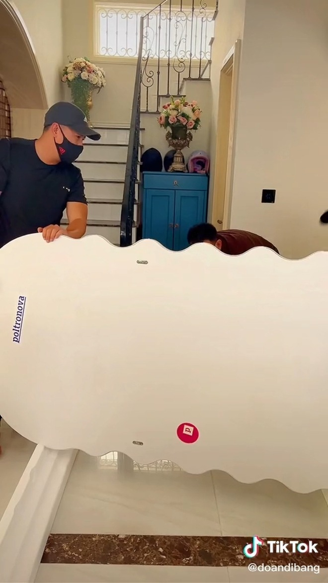 Đoàn Di Băng tiêu tiền ác- Ảnh 1. Đoàn Di Băng tiêu tiền ác- Ảnh 1.