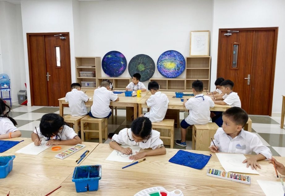 Hệ thống giáo dục thu 665 tỷ đồng/năm của Giáo sư vào top giàu nhất sàn chứng khoán Việt: Dạy tích hợp chương trình quốc tế Mỹ, học phí 104 triệu đồng/năm - Ảnh 4.