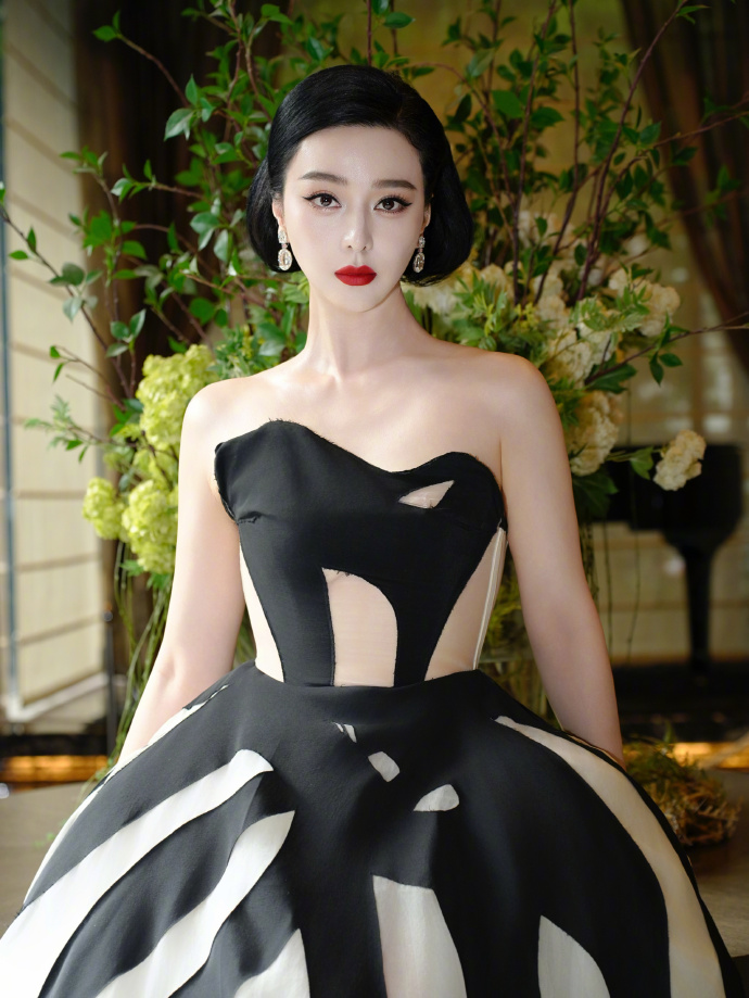 Drama căng đét: 1 sao nam khiến Phạm Băng Băng và Ảnh hậu Cbiz bỏ ngang giải về nước, đăng đàn mỉa mai - Ảnh 4. Drama căng đét: 1 sao nam khiến Phạm Băng Băng và Ảnh hậu Cbiz bỏ ngang giải về nước, đăng đàn mỉa mai - Ảnh 4.