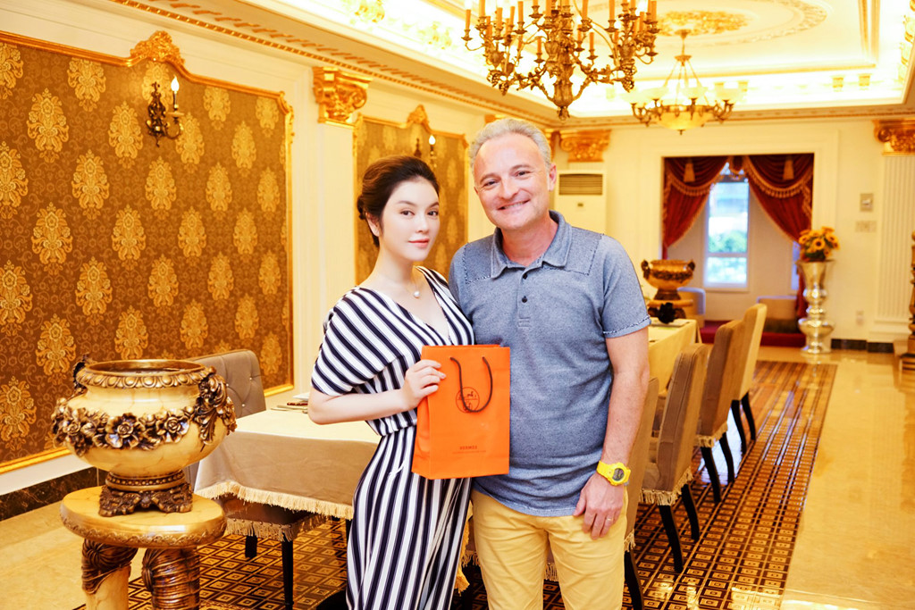 Bất động sản của các nghệ sĩ Việt: Hà Anh Tuấn có duplex trăm tỷ, Đặng Thu Thảo ở biệt thự quận 1, Lý Nhã Kỳ sở hữu cả một lâu đài - Ảnh 14. Bất động sản của các nghệ sĩ Việt: Hà Anh Tuấn có duplex trăm tỷ, Đặng Thu Thảo ở biệt thự quận 1, Lý Nhã Kỳ sở hữu cả một lâu đài - Ảnh 14.