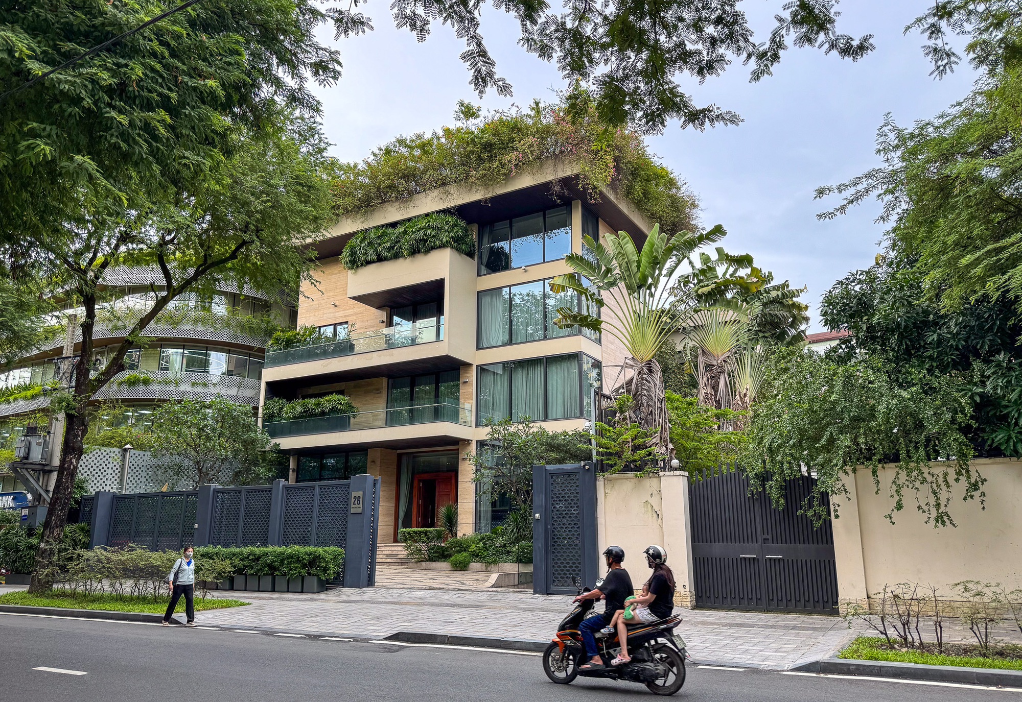 Bất động sản của các nghệ sĩ Việt: Hà Anh Tuấn có duplex trăm tỷ, Đặng Thu Thảo ở biệt thự quận 1, Lý Nhã Kỳ sở hữu cả một lâu đài - Ảnh 17. Bất động sản của các nghệ sĩ Việt: Hà Anh Tuấn có duplex trăm tỷ, Đặng Thu Thảo ở biệt thự quận 1, Lý Nhã Kỳ sở hữu cả một lâu đài - Ảnh 17.