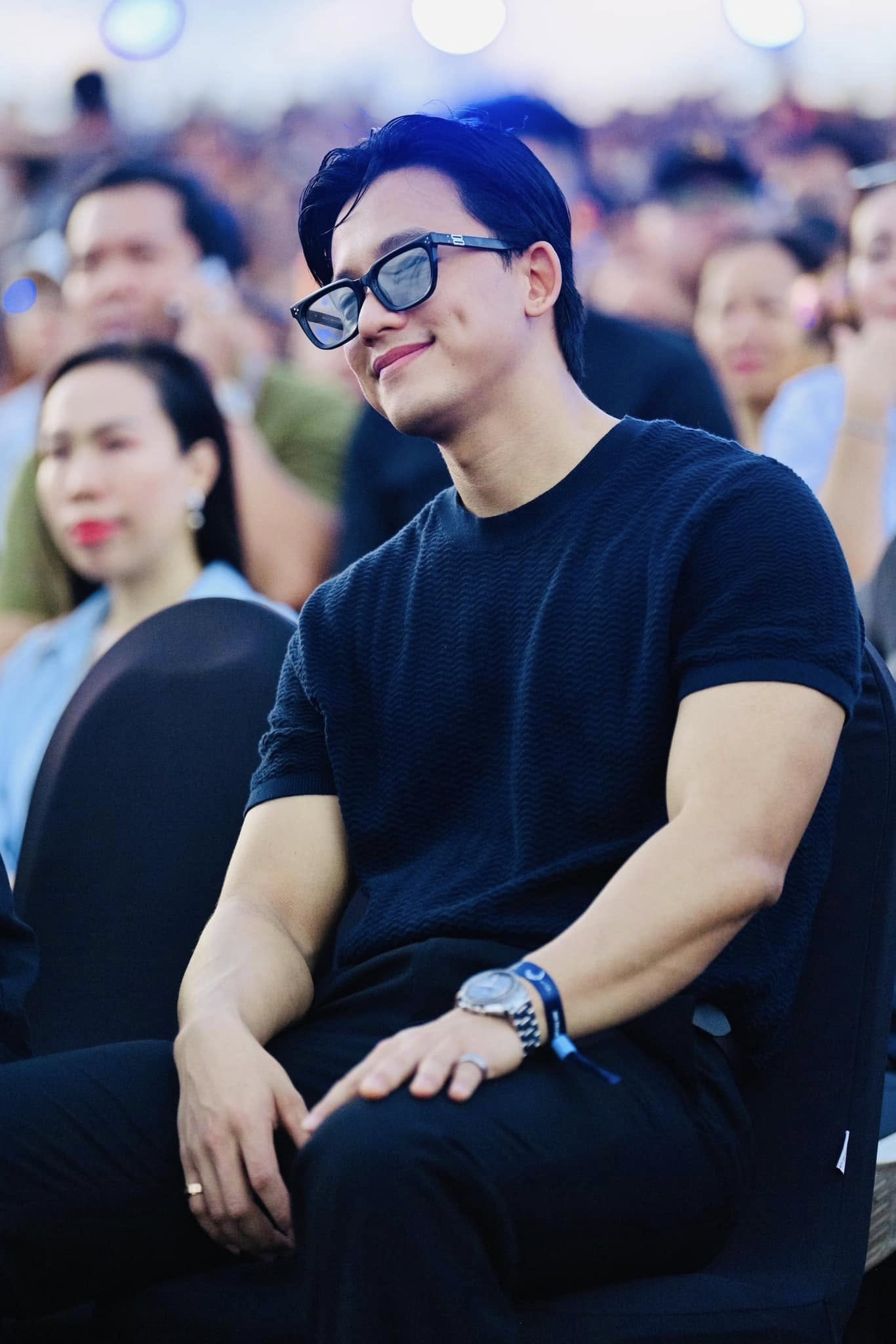 Loạt động thái "rõ như ban ngày" của Mai Tài Phến dành cho Mỹ Tâm khiến nhiều người thích thú. - Ảnh 2. Loạt động thái "rõ như ban ngày" của Mai Tài Phến dành cho Mỹ Tâm khiến nhiều người thích thú. - Ảnh 2.