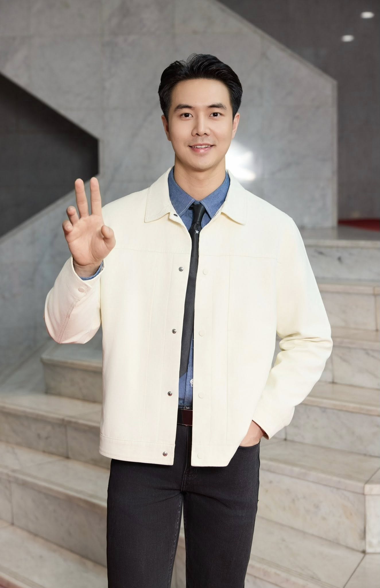 Sao nam đóng cùng lúc 2 phim Việt giờ vàng hot nhất hiện tại, đổi mỗi kiểu tóc mà nhìn như người khác - Ảnh 5. Sao nam đóng cùng lúc 2 phim Việt giờ vàng hot nhất hiện tại, đổi mỗi kiểu tóc mà nhìn như người khác - Ảnh 5.