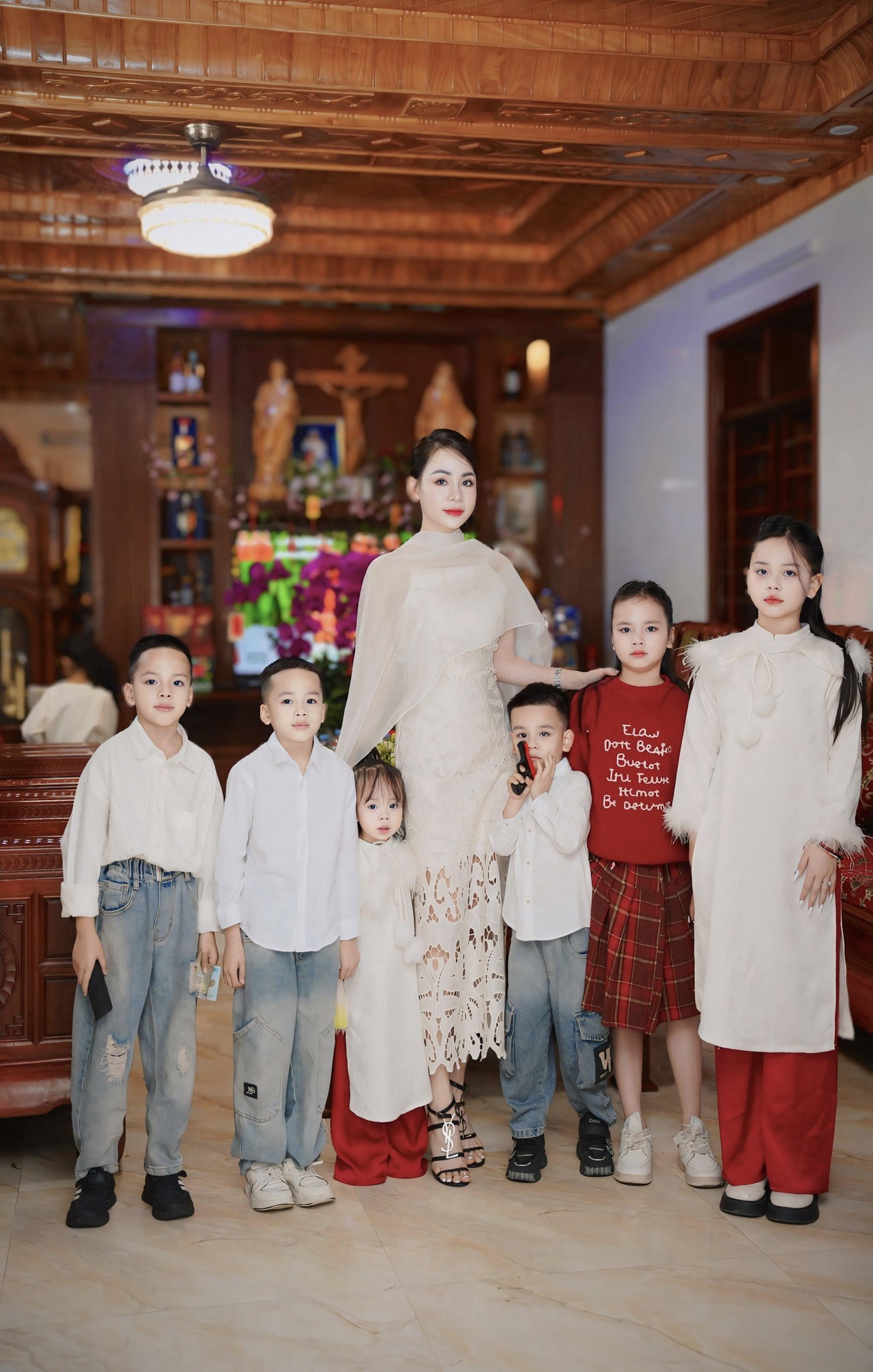 Mẹ 34 tuổi ở Nghệ An sinh 6 con, chồng đi làm xa một mình “cân” hết, chi phí nuôi con mới choáng - Ảnh 4. Mẹ 34 tuổi ở Nghệ An sinh 6 con, chồng đi làm xa một mình “cân” hết, chi phí nuôi con mới choáng - Ảnh 4.