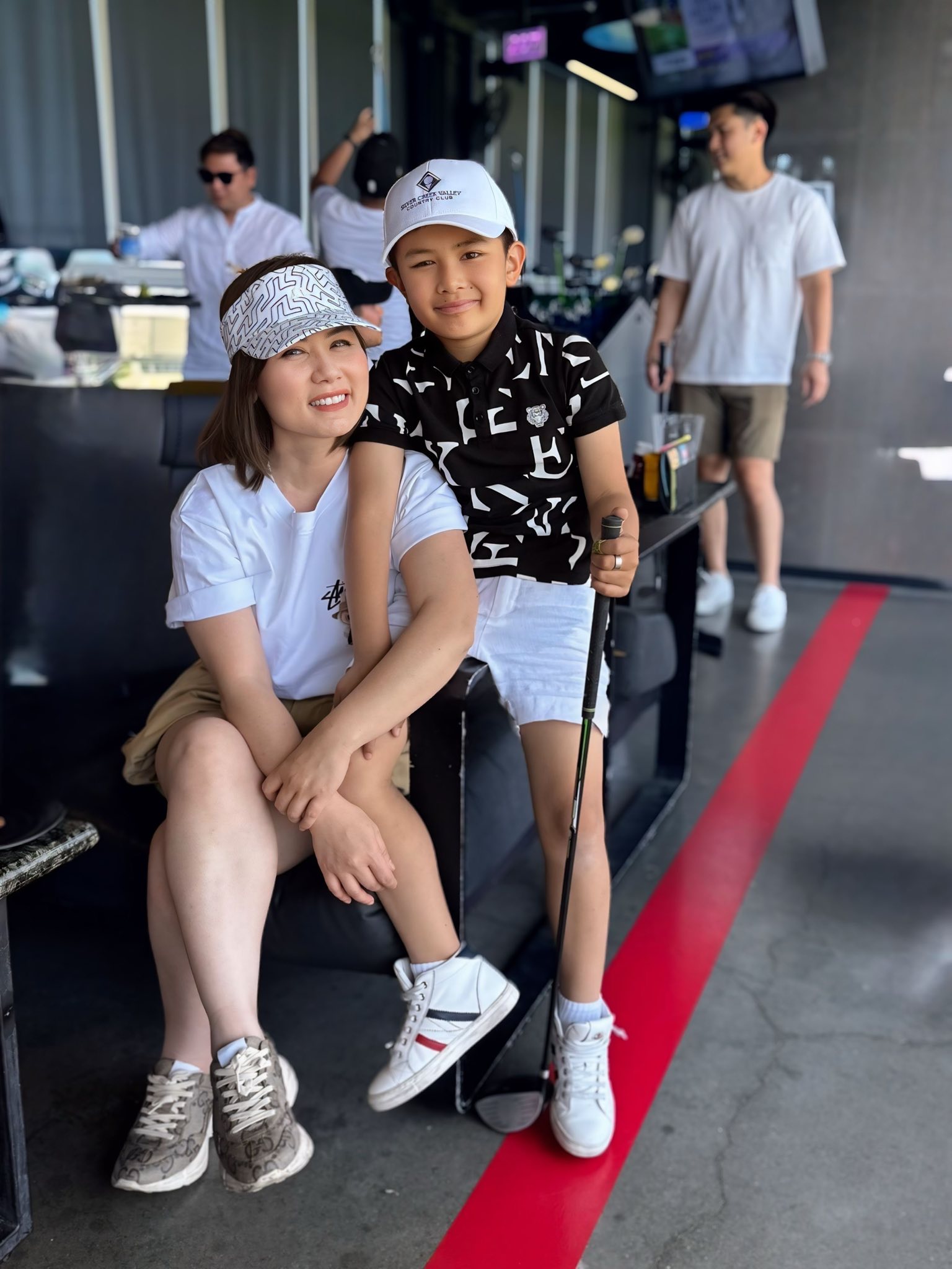 Con trai 8 tuổi của Đan Trường có 3 công ty: Thương hiệu ở Campuchia được mở với mục đích bất ngờ- Ảnh 4. Con trai 8 tuổi của Đan Trường có 3 công ty: Thương hiệu ở Campuchia được mở với mục đích bất ngờ- Ảnh 4.