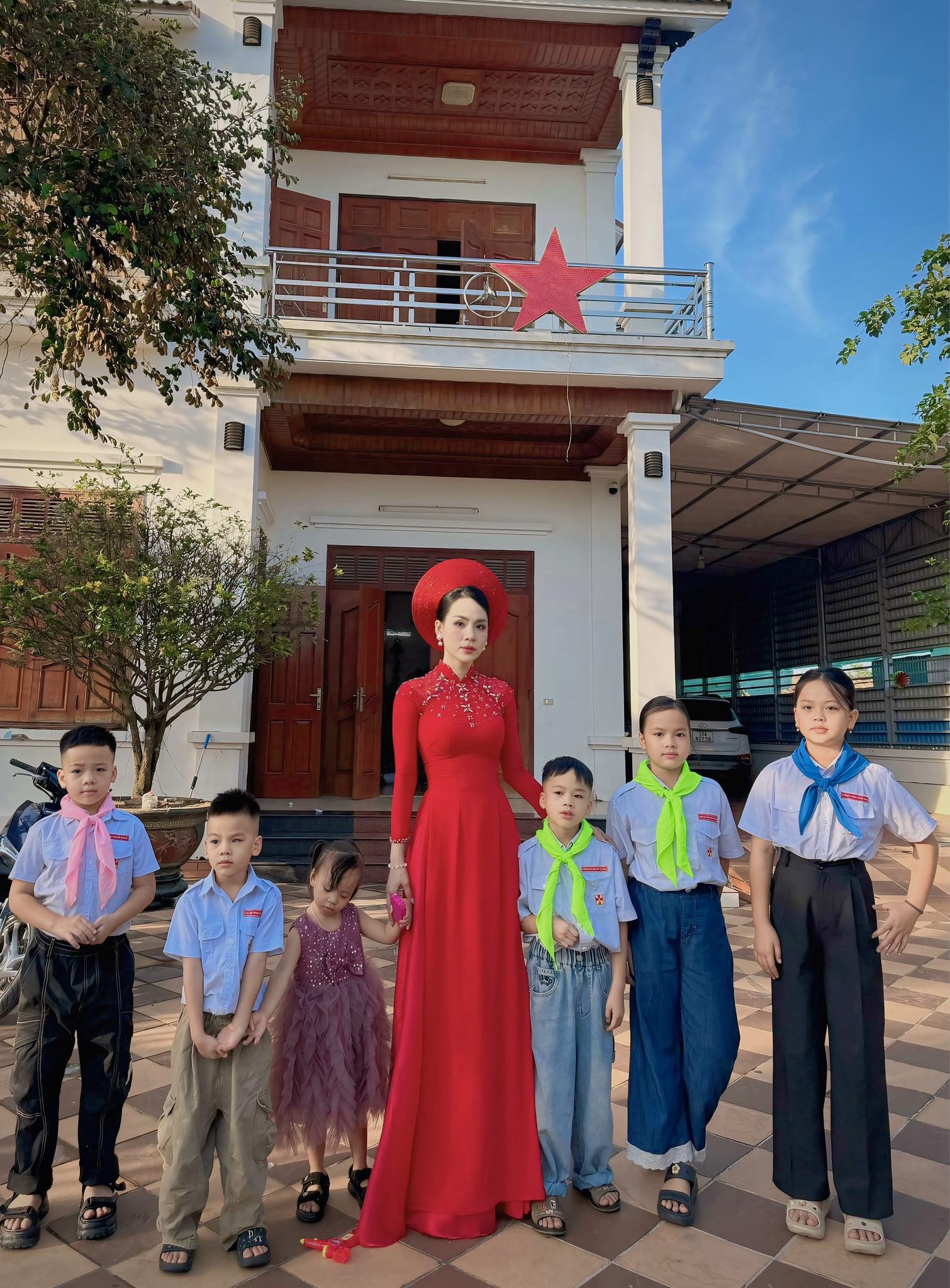 Mẹ 34 tuổi ở Nghệ An sinh 6 con, chồng đi làm xa một mình “cân” hết, chi phí nuôi con mới choáng - Ảnh 1. Mẹ 34 tuổi ở Nghệ An sinh 6 con, chồng đi làm xa một mình “cân” hết, chi phí nuôi con mới choáng - Ảnh 1.