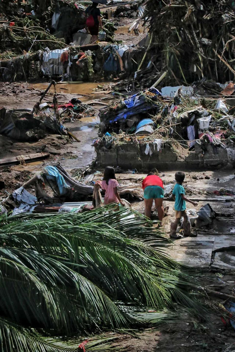 Bão cuồng phong Kalmaegi quá hung tàn, tất cả đều bị phá hủy: Những hình ảnh flycam lột tả sự thảm khốc- Ảnh 17. Bão cuồng phong Kalmaegi quá hung tàn, tất cả đều bị phá hủy: Những hình ảnh flycam lột tả sự thảm khốc- Ảnh 17.
