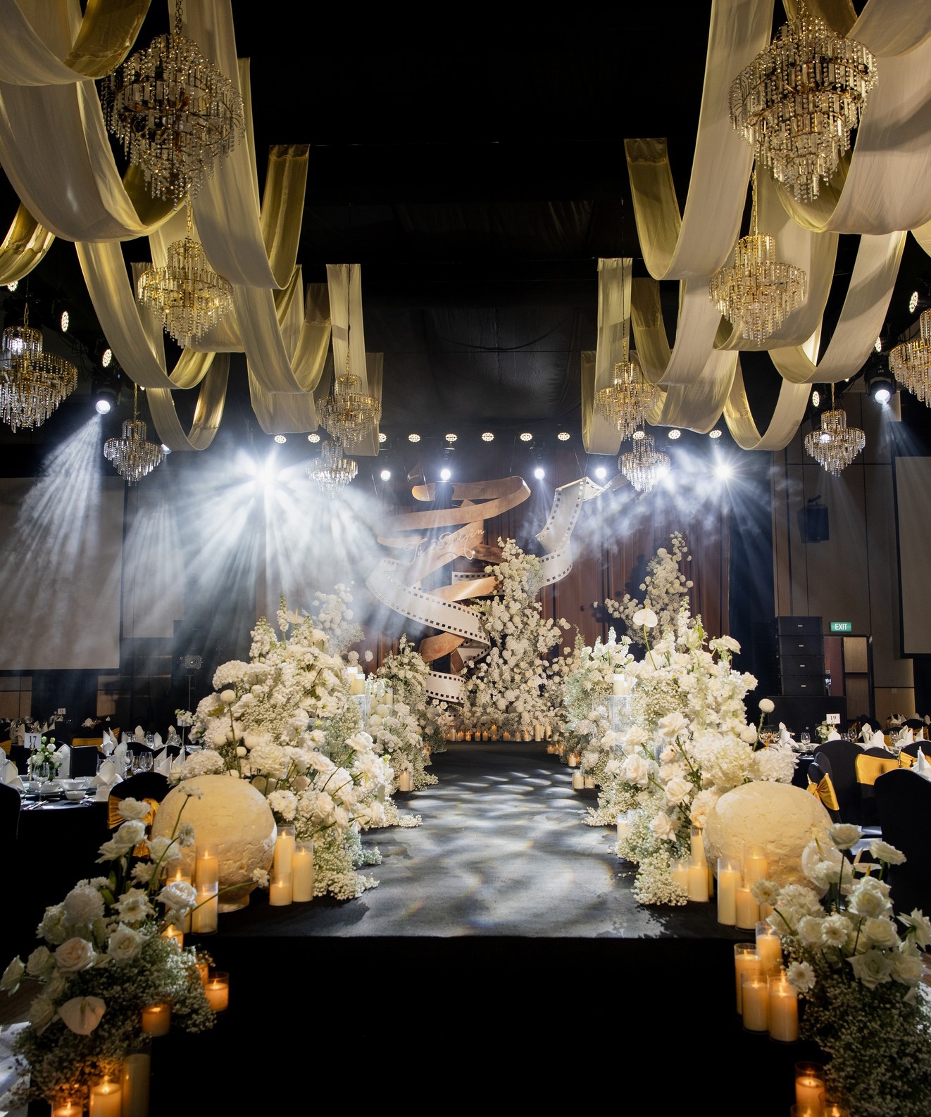 Đám cưới diễn viên Đình Tú - Ngọc Huyền: Dâu rể gấp đôi visual, Quỳnh Nga và dàn mỹ nhân Vbiz đổ bộ- Ảnh 5. Đám cưới diễn viên Đình Tú - Ngọc Huyền: Dâu rể gấp đôi visual, Quỳnh Nga và dàn mỹ nhân Vbiz đổ bộ- Ảnh 5.