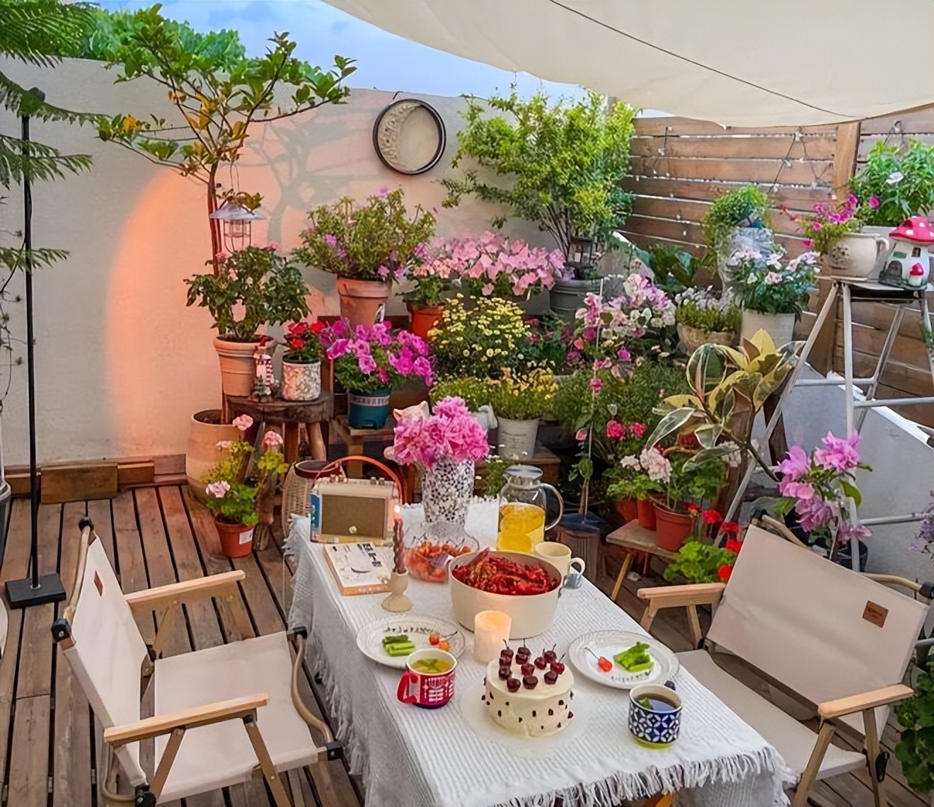 Mua nhà có sân thượng, tôi tưởng sẽ sống như quý cô - ai ngờ chỉ toàn dọn dẹp, tưới cây và lau bụi - Ảnh 4.