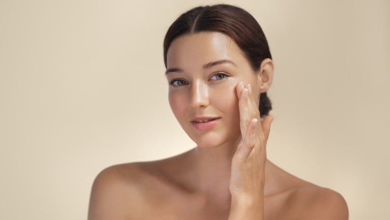 12 thói quen hàng ngày đang bí mật hủy hoại làn da của bạn, skincare kỹ đến mấy mà mắc phải cũng 12 thói quen hàng ngày đang bí mật hủy hoại làn da của bạn, skincare kỹ đến mấy mà mắc phải cũng