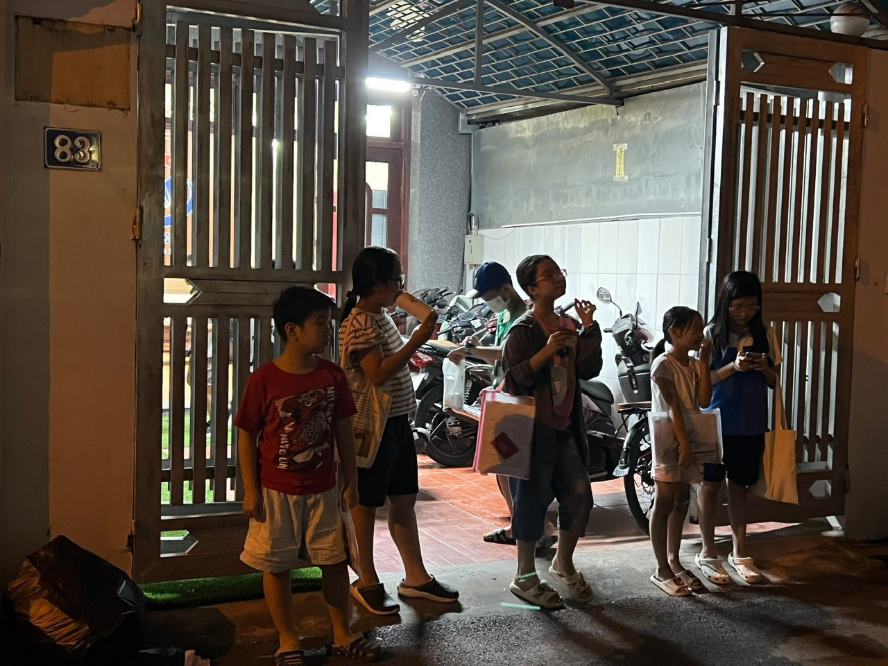 Khi học sinh trường chuyên đóng cửa, nhốt mình vì áp lực thi trượt - Ảnh 1.