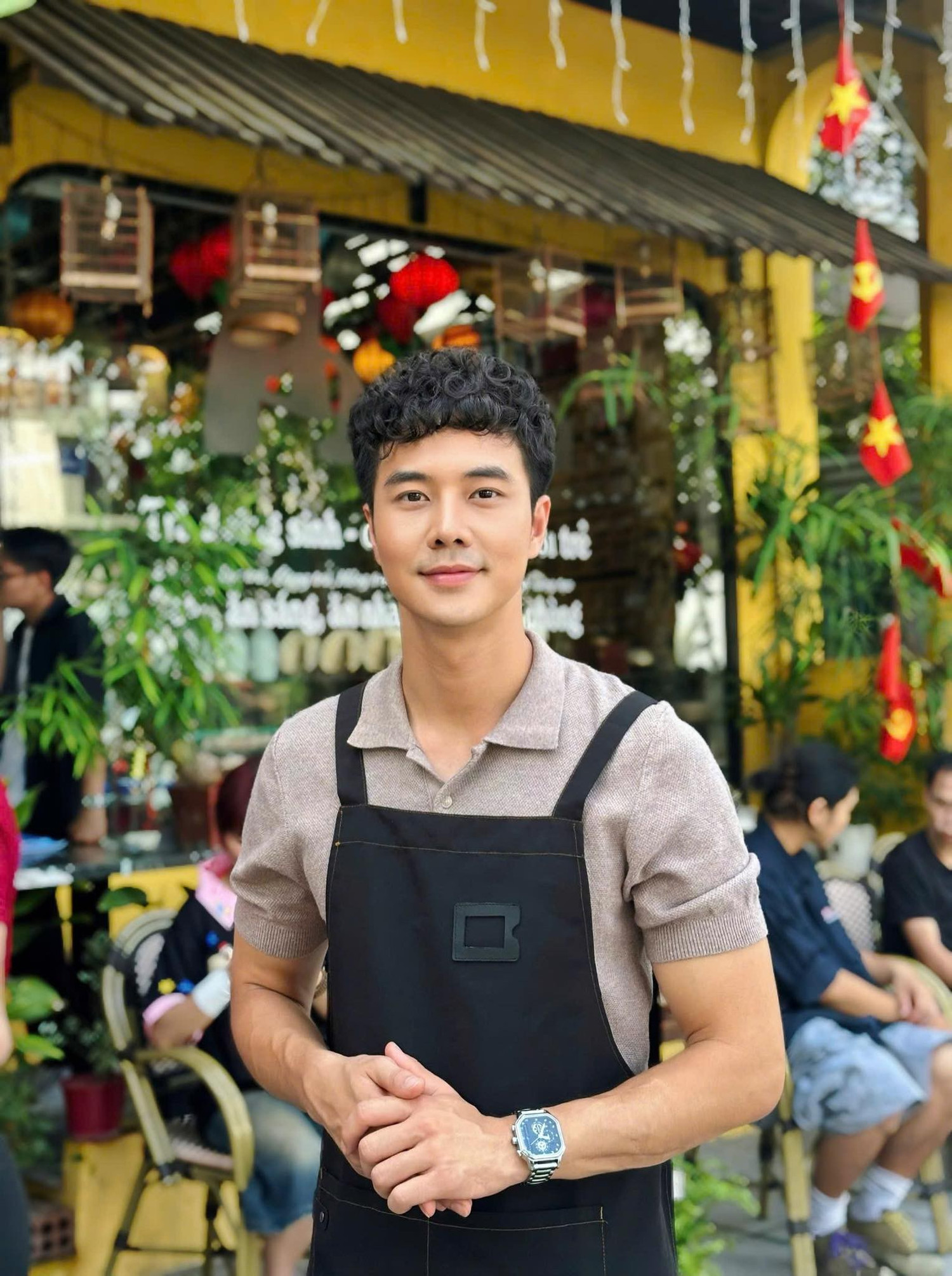 Sao nam đóng cùng lúc 2 phim Việt giờ vàng hot nhất hiện tại, đổi mỗi kiểu tóc mà nhìn như người khác - Ảnh 3. Sao nam đóng cùng lúc 2 phim Việt giờ vàng hot nhất hiện tại, đổi mỗi kiểu tóc mà nhìn như người khác - Ảnh 3.