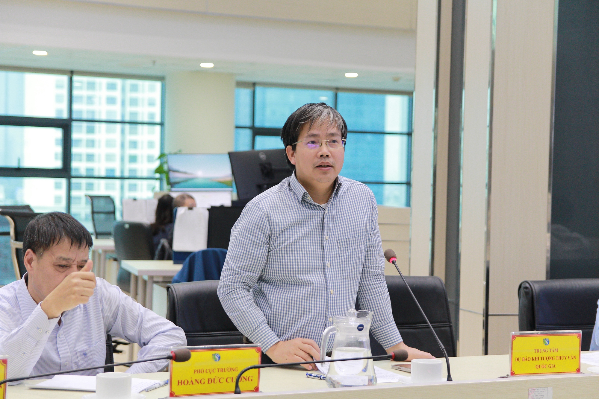 Bão số 13 đi quá nhanh, đang tiến thẳng vào đất liền nước ta gây mưa to, gió lớn đến mức nào?- Ảnh 2. Bão số 13 đi quá nhanh, đang tiến thẳng vào đất liền nước ta gây mưa to, gió lớn đến mức nào?- Ảnh 2.