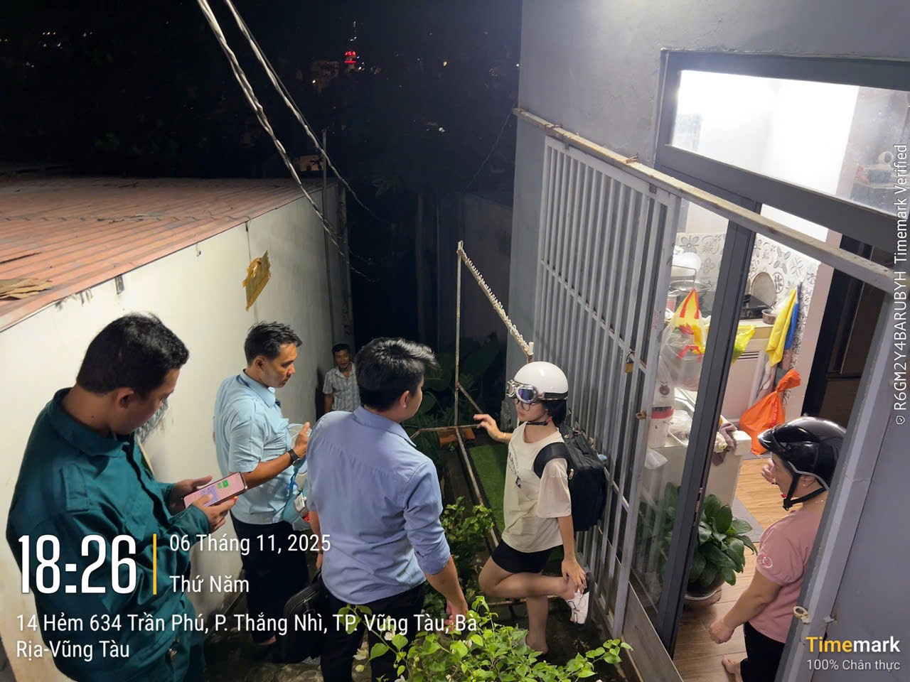 Ngay trong đêm, Vũng Tàu di dời 81 người khỏi khu vực có nguy cơ sạt lở - Ảnh 3. Ngay trong đêm, Vũng Tàu di dời 81 người khỏi khu vực có nguy cơ sạt lở - Ảnh 3.