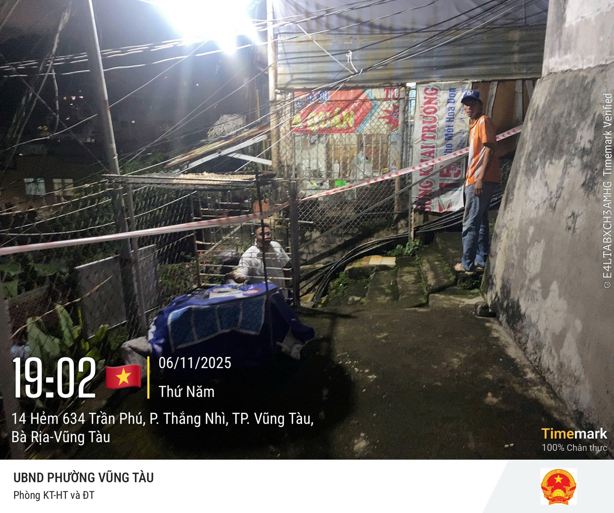 Ngay trong đêm, Vũng Tàu di dời 81 người khỏi khu vực có nguy cơ sạt lở - Ảnh 4. Ngay trong đêm, Vũng Tàu di dời 81 người khỏi khu vực có nguy cơ sạt lở - Ảnh 4.