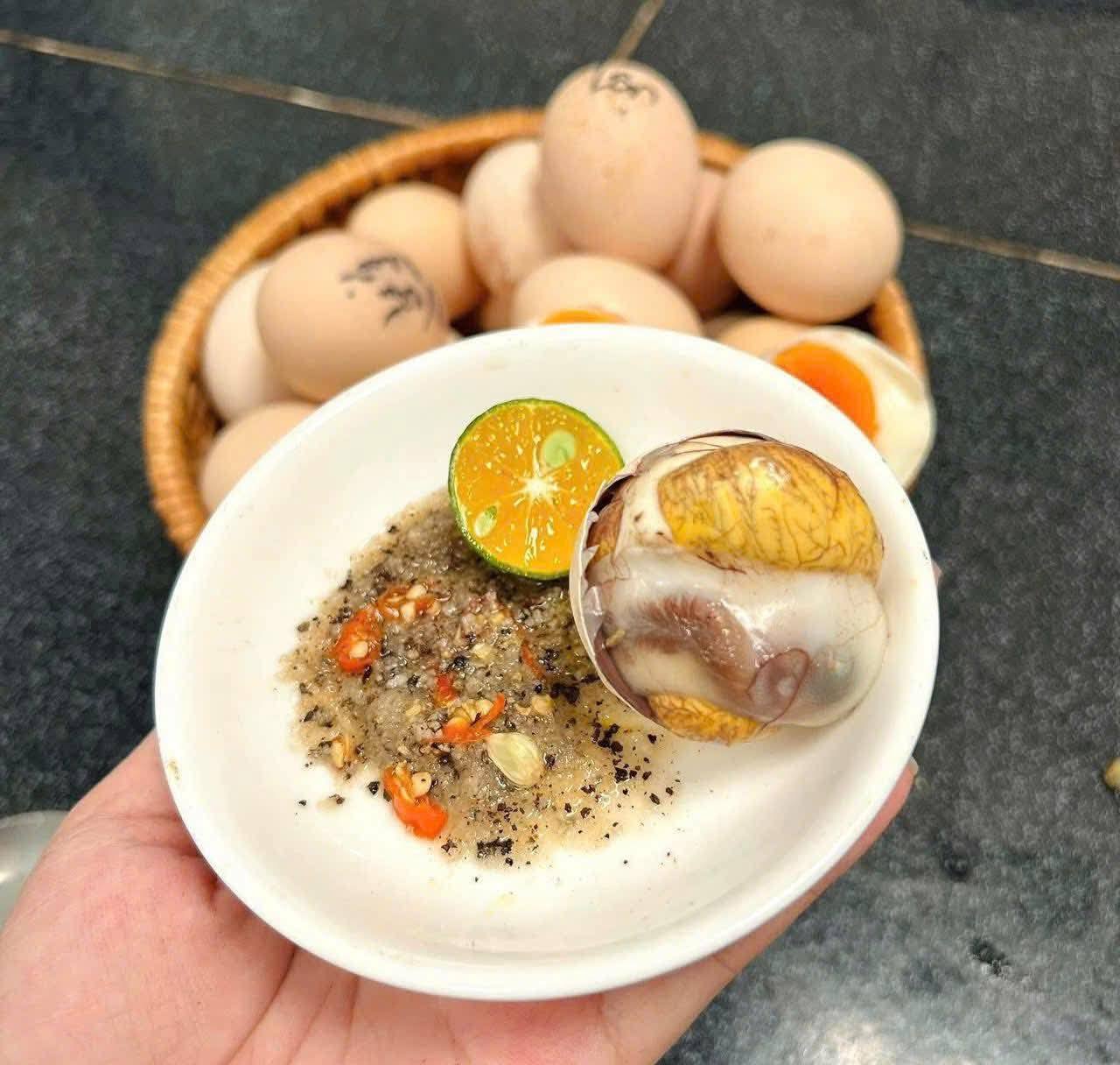 16 quả trứng gà lộn của Đoàn Di Băng - Ảnh 4. 16 quả trứng gà lộn của Đoàn Di Băng - Ảnh 4.