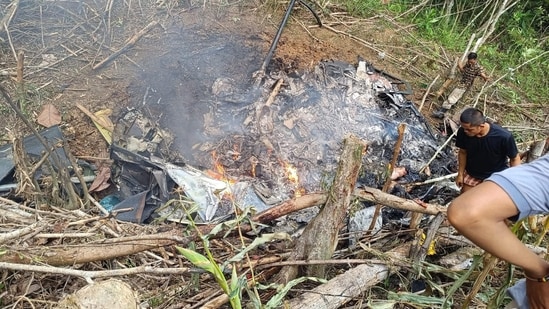 Trực thăng rơi khi đang đi cứu hộ, được tìm thấy trong rừng: Toàn bộ thành viên phi hành đoàn đã tử vong- Ảnh 2. Trực thăng rơi khi đang đi cứu hộ, được tìm thấy trong rừng: Toàn bộ thành viên phi hành đoàn đã tử vong- Ảnh 2.