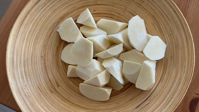 Loại củ này đang vào mùa, dùng xào với tôm và đậu nành vừa ngon miệng lại giúp giải độc gan, bồi bổ cơ thể - Ảnh 3.