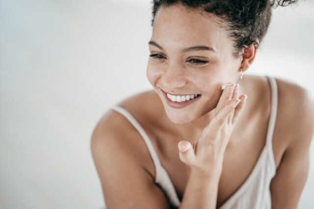 12 thói quen hàng ngày đang bí mật hủy hoại làn da của bạn, skincare kỹ đến mấy mà mắc phải cũng 12 thói quen hàng ngày đang bí mật hủy hoại làn da của bạn, skincare kỹ đến mấy mà mắc phải cũng