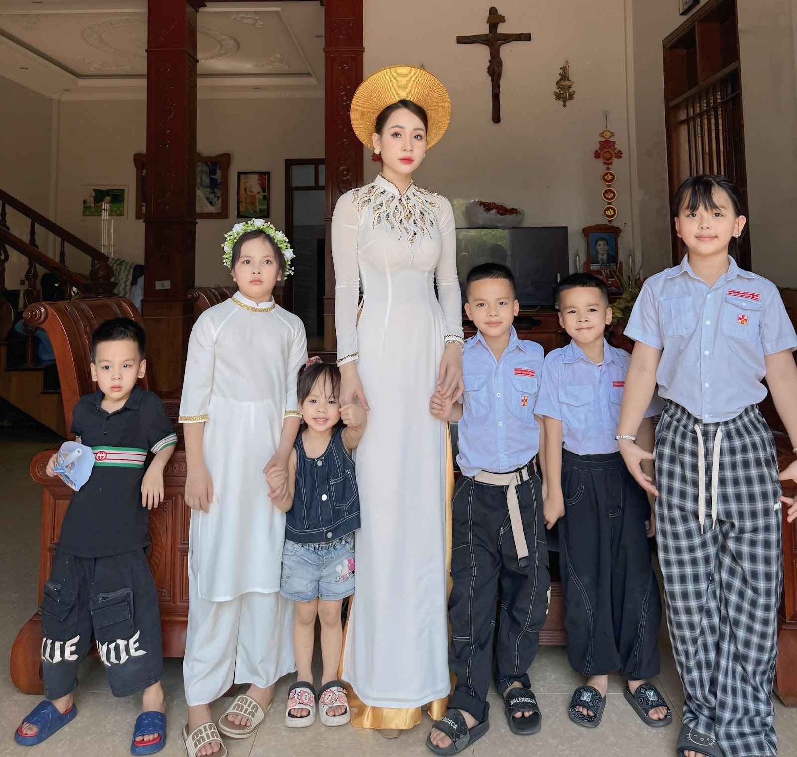 Mẹ 34 tuổi ở Nghệ An sinh 6 con, chồng đi làm xa một mình “cân” hết, chi phí nuôi con mới choáng - Ảnh 3. Mẹ 34 tuổi ở Nghệ An sinh 6 con, chồng đi làm xa một mình “cân” hết, chi phí nuôi con mới choáng - Ảnh 3.