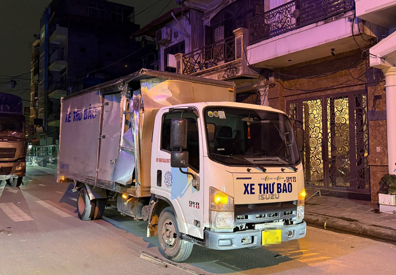 Người dân kể phút ô tô tải đâm liên hoàn loạt phương tiện ở Hà Nội - Ảnh 2.