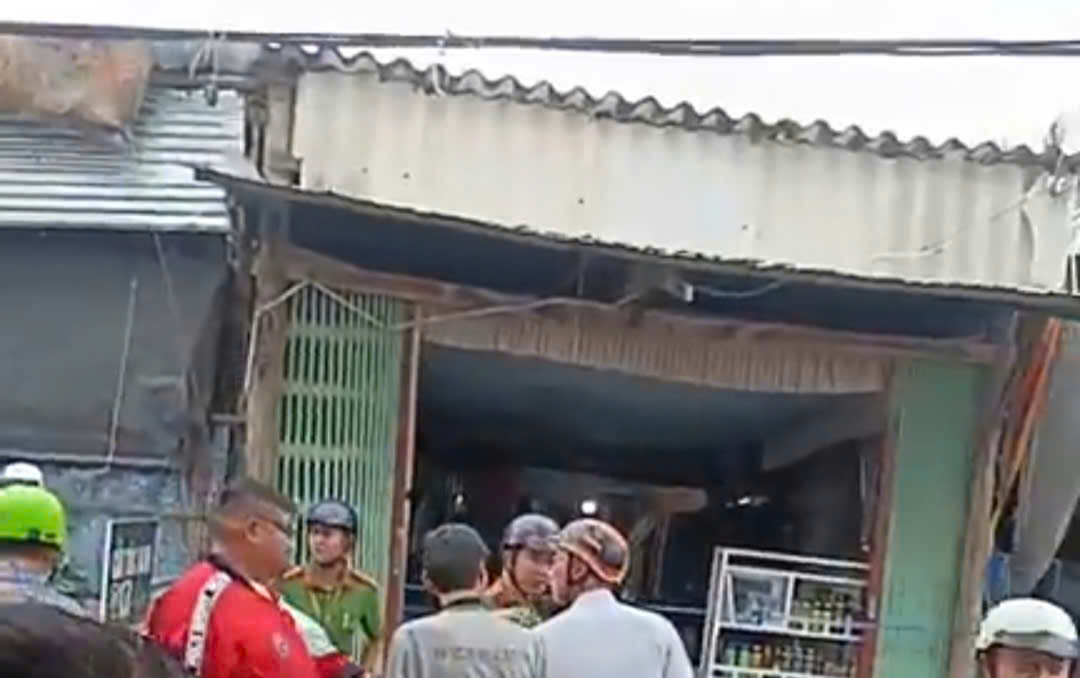 Hai mẹ con tử vong trong căn nhà ở Cà Mau - Ảnh 1. Hai mẹ con tử vong trong căn nhà ở Cà Mau - Ảnh 1.