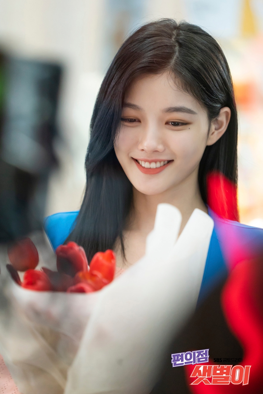 Nhìn Kim Yoo Jung mà rợn cả người - Ảnh 2. Nhìn Kim Yoo Jung mà rợn cả người - Ảnh 2.