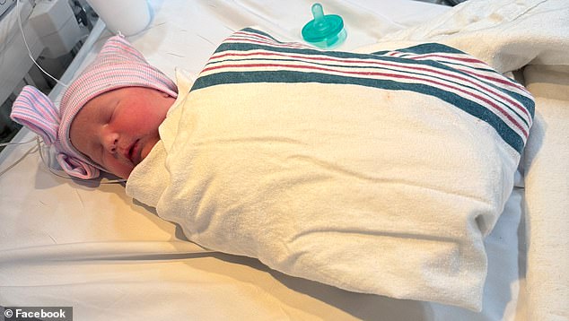 Tưởng đau lưng vì sỏi thận, người phụ nữ sốc khi phát hiện mình mang thai và đang chuyển dạ- Ảnh 2. Tưởng đau lưng vì sỏi thận, người phụ nữ sốc khi phát hiện mình mang thai và đang chuyển dạ- Ảnh 2.