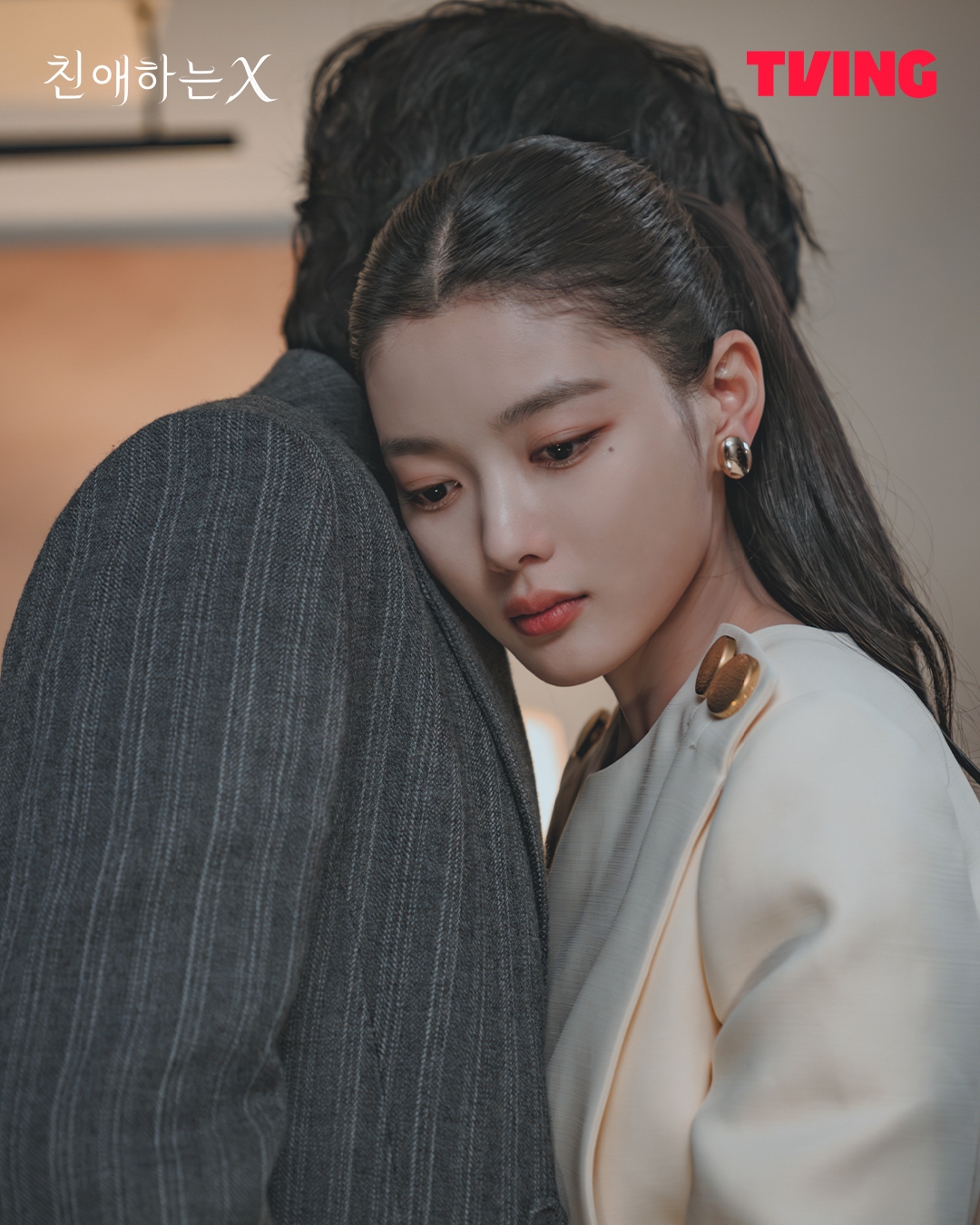 Nhìn Kim Yoo Jung mà rợn cả người - Ảnh 6. Nhìn Kim Yoo Jung mà rợn cả người - Ảnh 6.