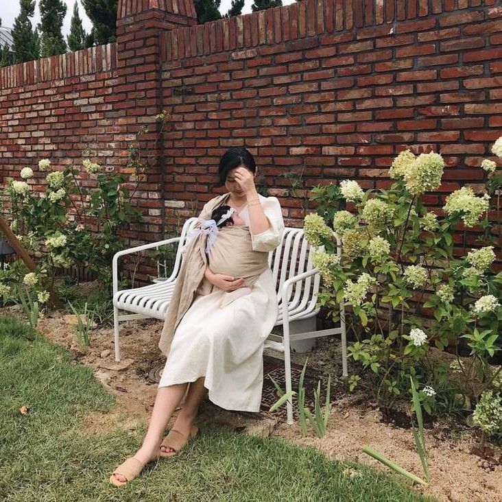 Nhiều bà mẹ phải đối mặt với việc: Ở nhà thì không có tiền, mà đi làm thì không có ai chăm con- Ảnh 2. Nhiều bà mẹ phải đối mặt với việc: Ở nhà thì không có tiền, mà đi làm thì không có ai chăm con- Ảnh 2.