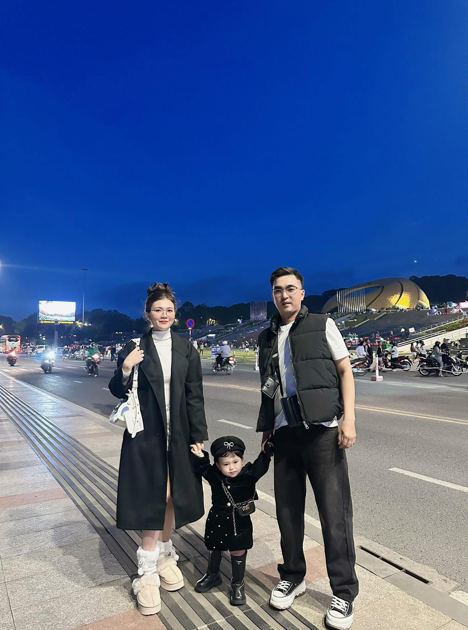 Outfit đỉnh chóp của gia đình nhỏ ở Đà Lạt, em bé 