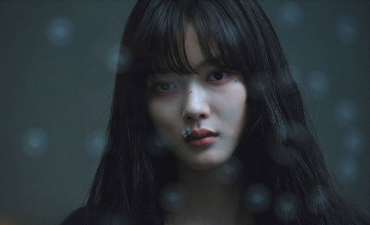 Nhìn Kim Yoo Jung mà rợn cả người - Ảnh 9. Nhìn Kim Yoo Jung mà rợn cả người - Ảnh 9.