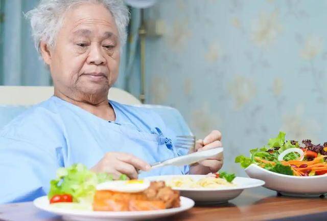 Người cao tuổi ăn tối quá sớm có hại không: Người sau 65 tuổi, tốt nhất nên ăn tối vào thời điểm này- Ảnh 4.