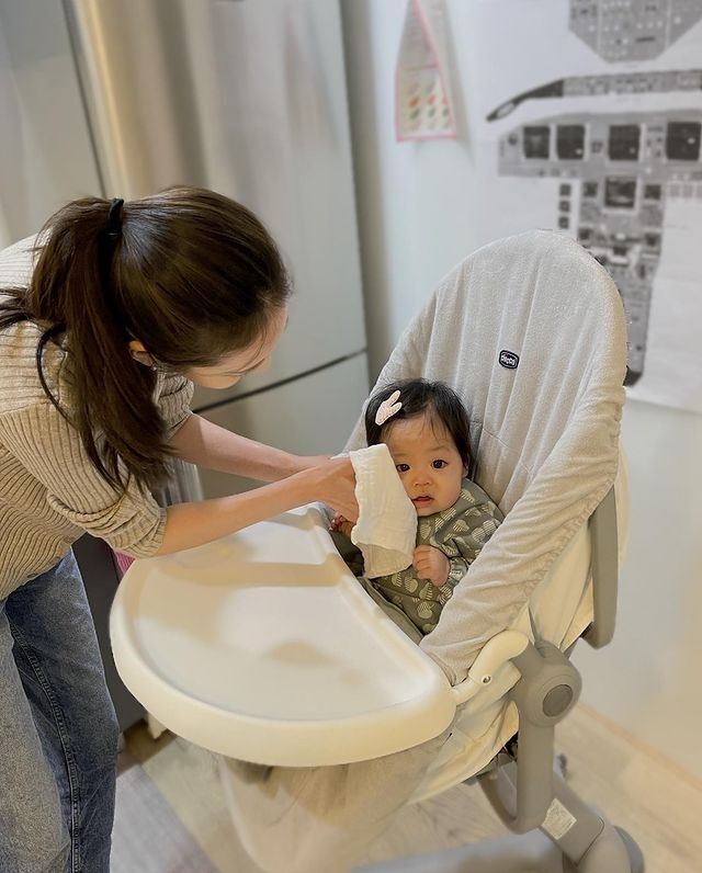 Nhiều bà mẹ phải đối mặt với việc: Ở nhà thì không có tiền, mà đi làm thì không có ai chăm con- Ảnh 4. Nhiều bà mẹ phải đối mặt với việc: Ở nhà thì không có tiền, mà đi làm thì không có ai chăm con- Ảnh 4.