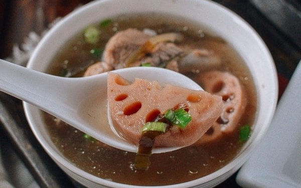 Cứ độ thu sang, mẹ lại nấu món canh "kem dưỡng ẩm tự nhiên" giảm khô da vừa bổ máu vừa xương khớp dẻo dai