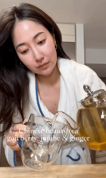 40 tuổi và đây là cách phụ nữ Hàn "chống già": - Ảnh 5. 40 tuổi và đây là cách phụ nữ Hàn "chống già": - Ảnh 5.