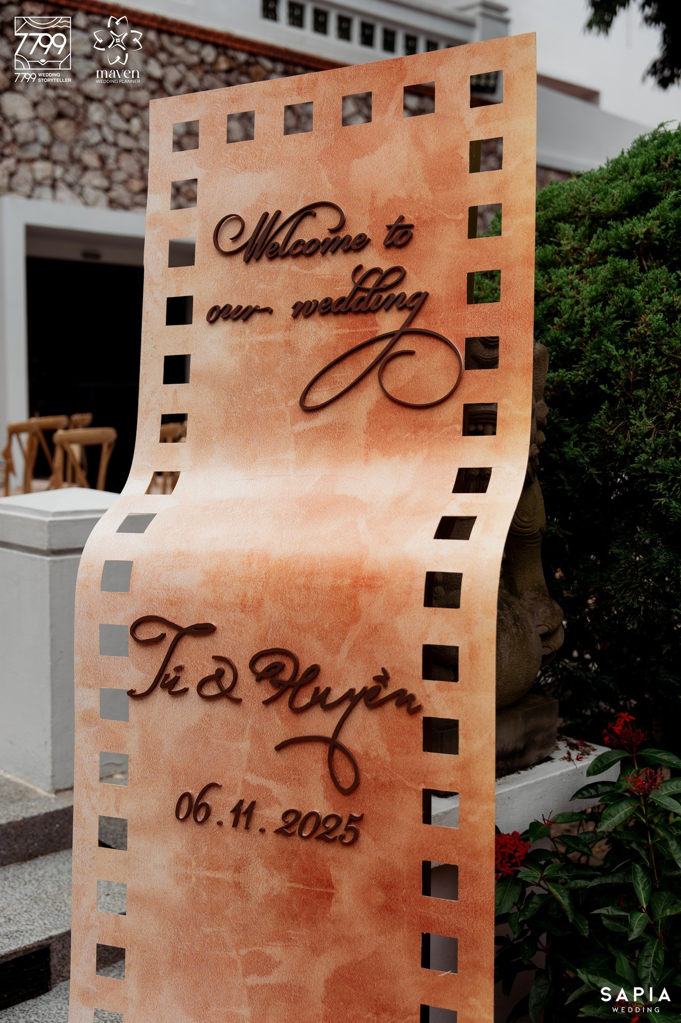 Ngọc Huyền liên tục khóc trong đám cưới với Đình Tú - Ảnh 9.